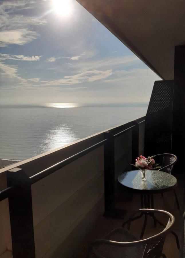 Luxury Sea View Apartments In Orbi City Батуми Экстерьер фото